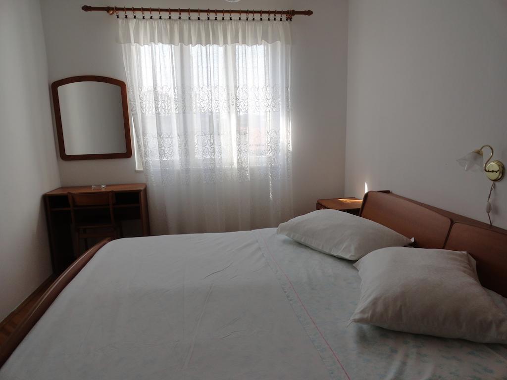 Apartments & Rooms Karmela Banjol Habitación foto